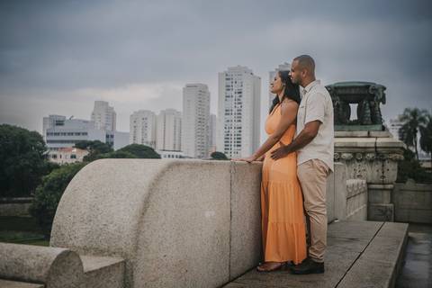 Inspiração e ideias criativas ensaio fotográfico pré casamento pré wedding de casal no Parque da Independência - SP'