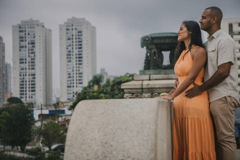 Inspiração e ideias criativas ensaio fotográfico pré casamento pré wedding de casal no Parque da Independência - SP'