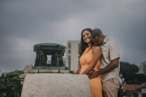Inspiração e ideias criativas ensaio fotográfico pré casamento pré wedding de casal no Parque da Independência - SP'