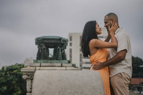 Inspiração e ideias criativas ensaio fotográfico pré casamento pré wedding de casal no Parque da Independência - SP'