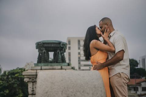 Inspiração e ideias criativas ensaio fotográfico pré casamento pré wedding de casal no Parque da Independência - SP'