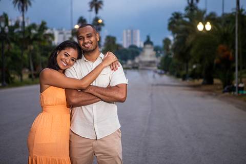 Inspiração e ideias criativas ensaio fotográfico pré casamento pré wedding de casal no Parque da Independência - SP'