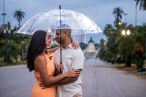 Inspiração e ideias criativas ensaio fotográfico pré casamento pré wedding de casal no Parque da Independência - SP'
