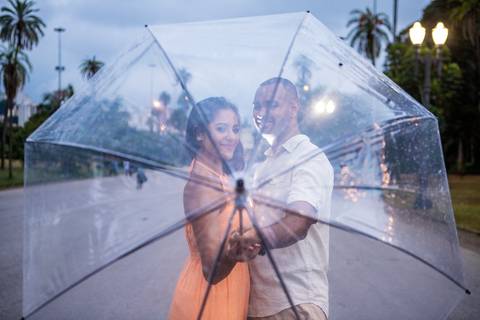 Inspiração e ideias criativas ensaio fotográfico pré casamento pré wedding de casal no Parque da Independência - SP'