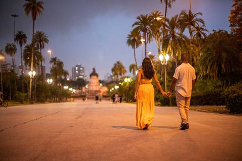 Inspiração e ideias criativas ensaio fotográfico pré casamento pré wedding de casal no Parque da Independência - SP'