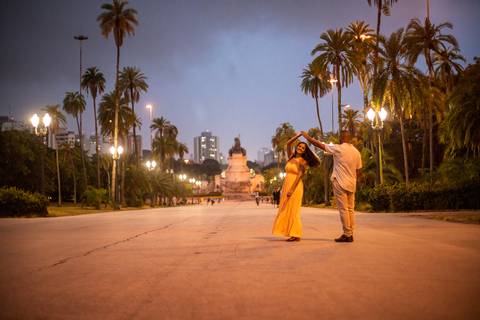 Inspiração e ideias criativas ensaio fotográfico pré casamento pré wedding de casal no Parque da Independência - SP'
