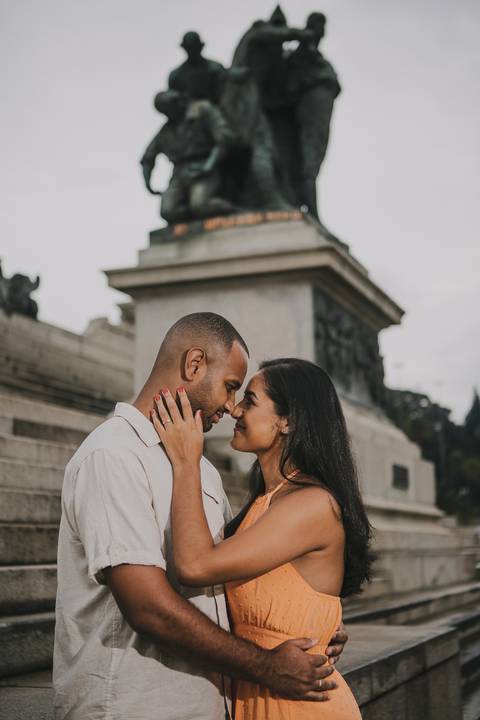 Inspiração e ideias criativas ensaio fotográfico pré casamento pré wedding de casal no Parque da Independência - SP'