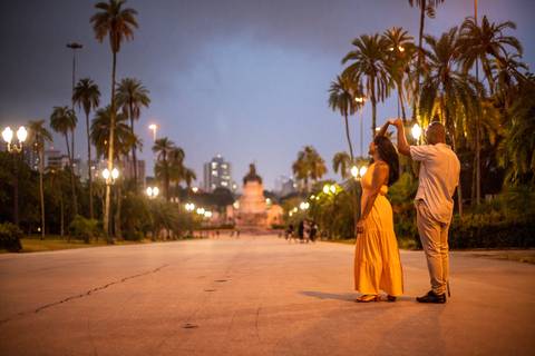 Inspiração e ideias criativas ensaio fotográfico pré casamento pré wedding de casal no Parque da Independência - SP'
