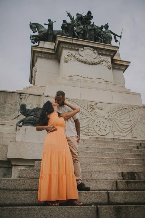 Inspiração e ideias criativas ensaio fotográfico pré casamento pré wedding de casal no Parque da Independência - SP'