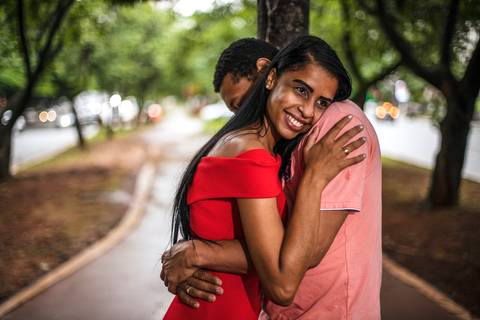 Inspiração e ideias criativas ensaio fotográfico pré casamento pré wedding de casal na Avenida Brigadeiro Faria Lima - SP'