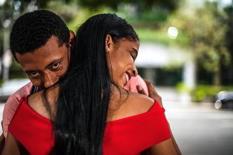 Inspiração e ideias criativas ensaio fotográfico pré casamento pré wedding de casal na Avenida Brigadeiro Faria Lima - SP'