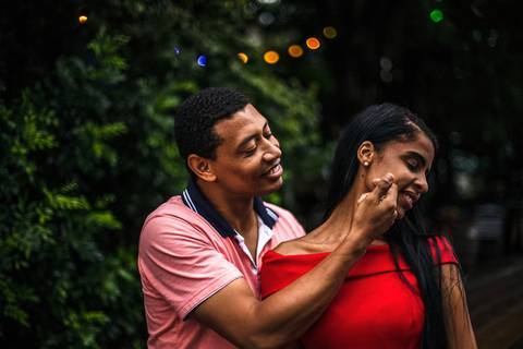 Inspiração e ideias criativas ensaio fotográfico pré casamento pré wedding de casal na Avenida Brigadeiro Faria Lima - SP'
