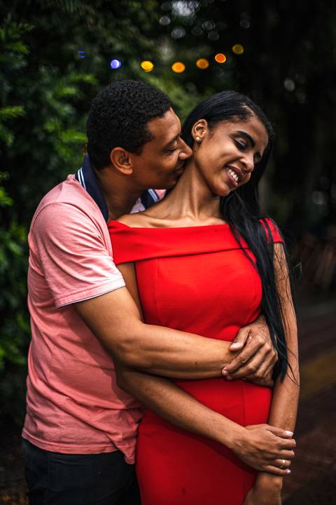 Inspiração e ideias criativas ensaio fotográfico pré casamento pré wedding de casal na Avenida Brigadeiro Faria Lima - SP'