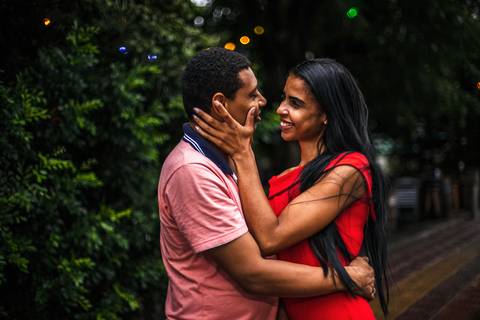 Inspiração e ideias criativas ensaio fotográfico pré casamento pré wedding de casal na Avenida Brigadeiro Faria Lima - SP'