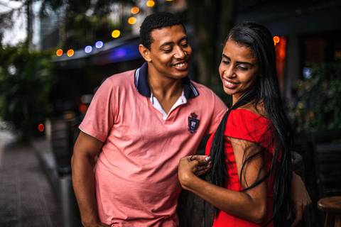 Inspiração e ideias criativas ensaio fotográfico pré casamento pré wedding de casal na Avenida Brigadeiro Faria Lima - SP'