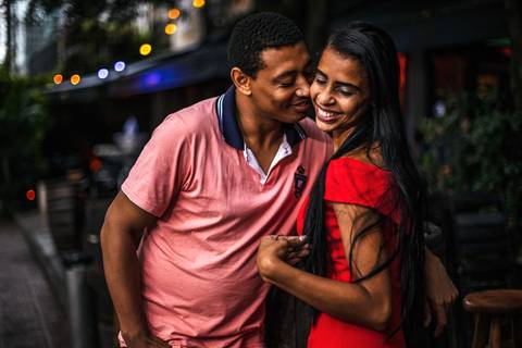 Inspiração e ideias criativas ensaio fotográfico pré casamento pré wedding de casal na Avenida Brigadeiro Faria Lima - SP'