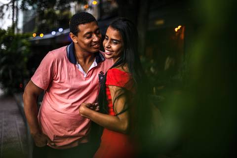 Inspiração e ideias criativas ensaio fotográfico pré casamento pré wedding de casal na Avenida Brigadeiro Faria Lima - SP'