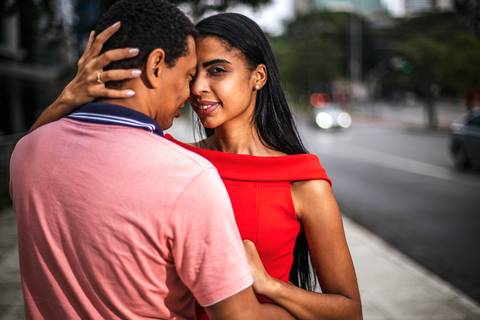 Inspiração e ideias criativas ensaio fotográfico pré casamento pré wedding de casal na Avenida Brigadeiro Faria Lima - SP'
