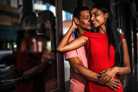 Inspiração e ideias criativas ensaio fotográfico pré casamento pré wedding de casal na Avenida Brigadeiro Faria Lima - SP'