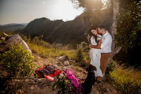 Inspiração e ideias criativas ensaio fotográfico pré casamento pré wedding de casal no Morro do Saboó - São Roque'