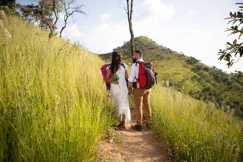 Inspiração e ideias criativas ensaio fotográfico pré casamento pré wedding de casal no Morro do Saboó - São Roque'