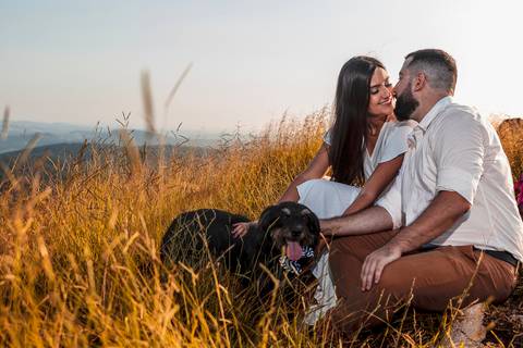 Inspiração e ideias criativas ensaio fotográfico pré casamento pré wedding de casal no Morro do Saboó - São Roque'