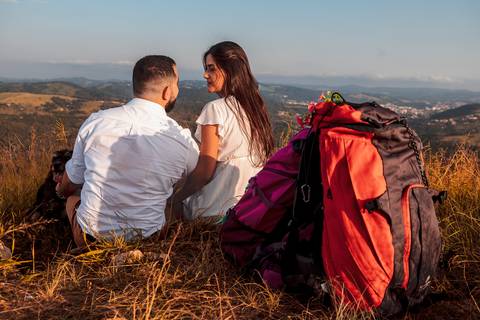 Inspiração e ideias criativas ensaio fotográfico pré casamento pré wedding de casal no Morro do Saboó - São Roque'