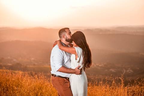 Inspiração e ideias criativas ensaio fotográfico pré casamento pré wedding de casal no Morro do Saboó - São Roque'