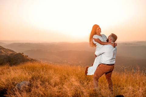 Inspiração e ideias criativas ensaio fotográfico pré casamento pré wedding de casal no Morro do Saboó - São Roque'