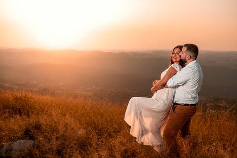 Inspiração e ideias criativas ensaio fotográfico pré casamento pré wedding de casal no Morro do Saboó - São Roque'