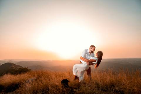 Inspiração e ideias criativas ensaio fotográfico pré casamento pré wedding de casal no Morro do Saboó - São Roque'