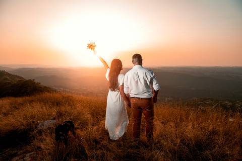 Inspiração e ideias criativas ensaio fotográfico pré casamento pré wedding de casal no Morro do Saboó - São Roque'
