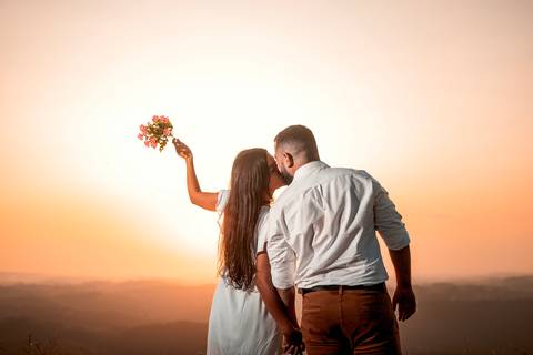 Inspiração e ideias criativas ensaio fotográfico pré casamento pré wedding de casal no Morro do Saboó - São Roque'