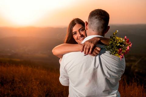 Inspiração e ideias criativas ensaio fotográfico pré casamento pré wedding de casal no Morro do Saboó - São Roque'