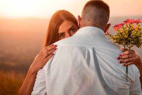 Inspiração e ideias criativas ensaio fotográfico pré casamento pré wedding de casal no Morro do Saboó - São Roque'