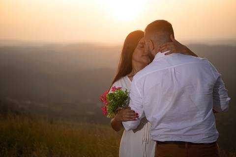 Inspiração e ideias criativas ensaio fotográfico pré casamento pré wedding de casal no Morro do Saboó - São Roque'