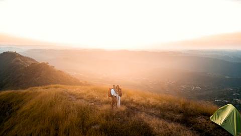 Inspiração e ideias criativas ensaio fotográfico pré casamento pré wedding de casal no Morro do Saboó - São Roque'