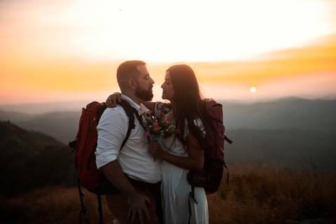 Inspiração e ideias criativas ensaio fotográfico pré casamento pré wedding de casal no Morro do Saboó - São Roque'