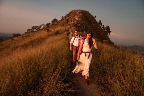 Inspiração e ideias criativas ensaio fotográfico pré casamento pré wedding de casal no Morro do Saboó - São Roque'