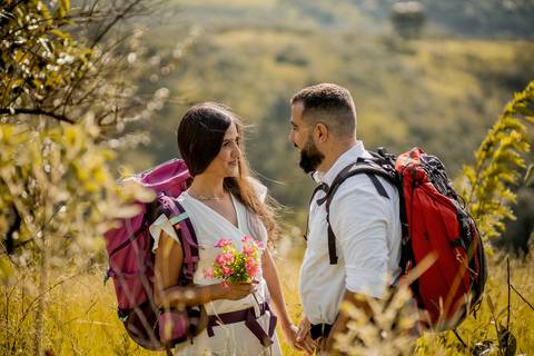 Inspiração e ideias criativas ensaio fotográfico pré casamento pré wedding de casal no Morro do Saboó - São Roque'