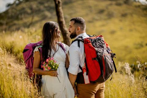 Inspiração e ideias criativas ensaio fotográfico pré casamento pré wedding de casal no Morro do Saboó - São Roque'