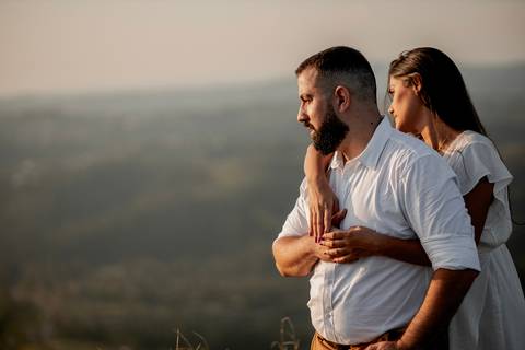 Inspiração e ideias criativas ensaio fotográfico pré casamento pré wedding de casal no Morro do Saboó - São Roque'