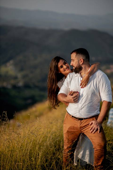 Inspiração e ideias criativas ensaio fotográfico pré casamento pré wedding de casal no Morro do Saboó - São Roque'