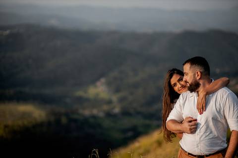 Inspiração e ideias criativas ensaio fotográfico pré casamento pré wedding de casal no Morro do Saboó - São Roque'