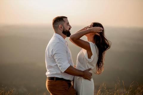 Inspiração e ideias criativas ensaio fotográfico pré casamento pré wedding de casal no Morro do Saboó - São Roque'