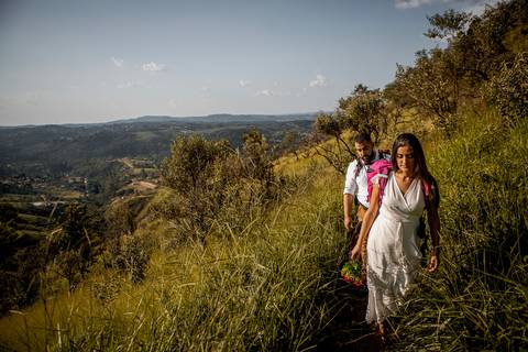 Inspiração e ideias criativas ensaio fotográfico pré casamento pré wedding de casal no Morro do Saboó - São Roque'