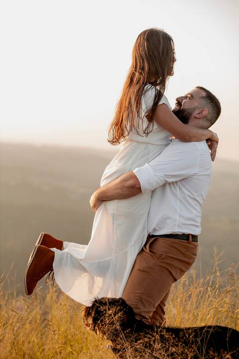 Inspiração e ideias criativas ensaio fotográfico pré casamento pré wedding de casal no Morro do Saboó - São Roque'