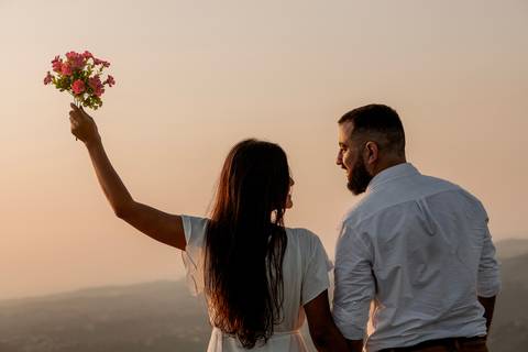 Inspiração e ideias criativas ensaio fotográfico pré casamento pré wedding de casal no Morro do Saboó - São Roque'