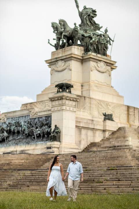 Inspiração e ideias criativas ensaio fotográfico pré casamento pré wedding de casal no Parque da Independência - Ipiranga - SP'