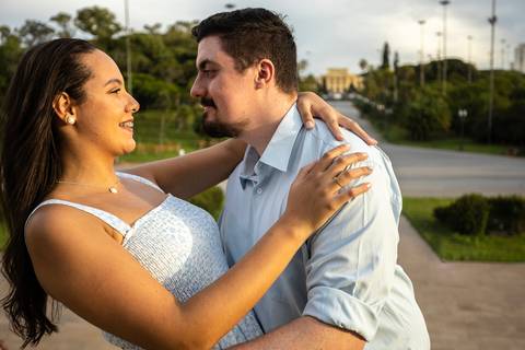 Inspiração e ideias criativas ensaio fotográfico pré casamento pré wedding de casal no Parque da Independência - Ipiranga - SP'